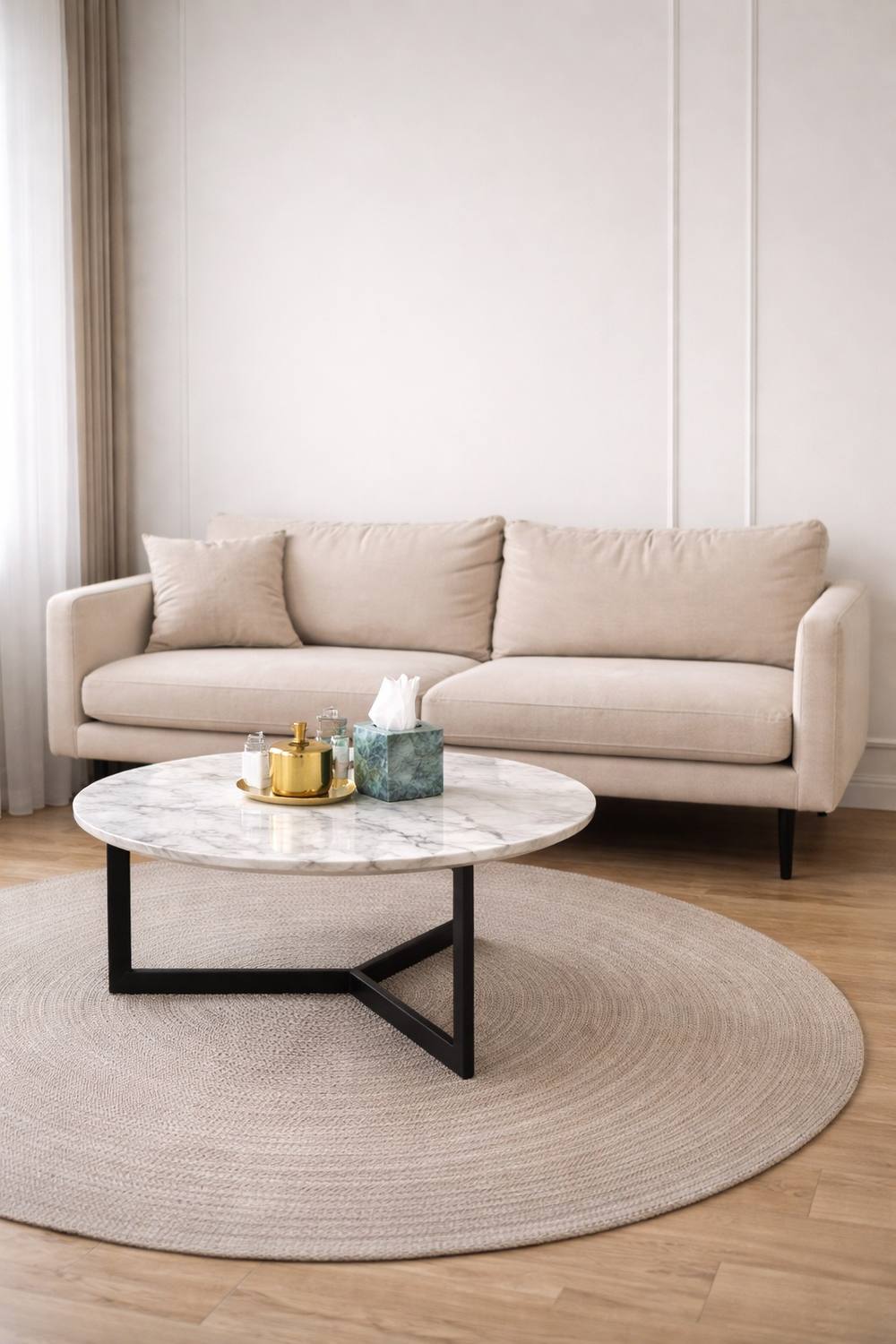 Be U Beauty váróterem márványasztalok